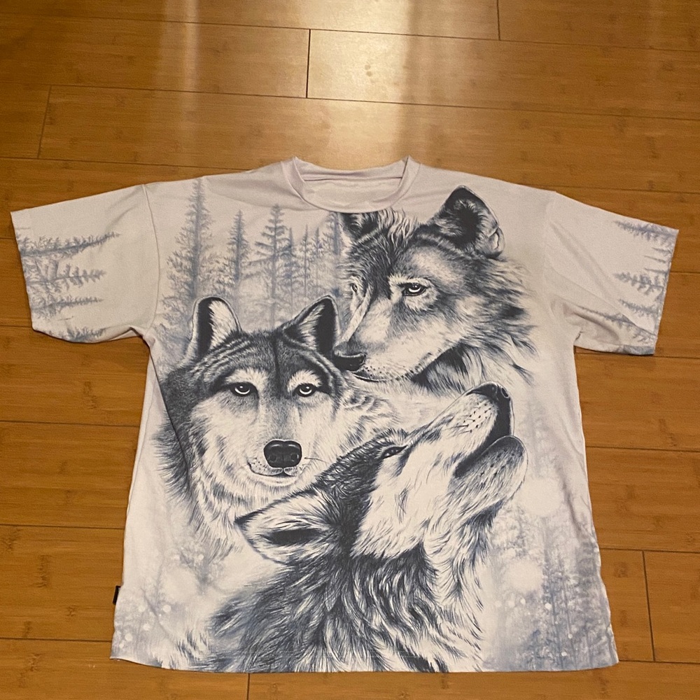 Wolves shirt- unique - rare / hard to find